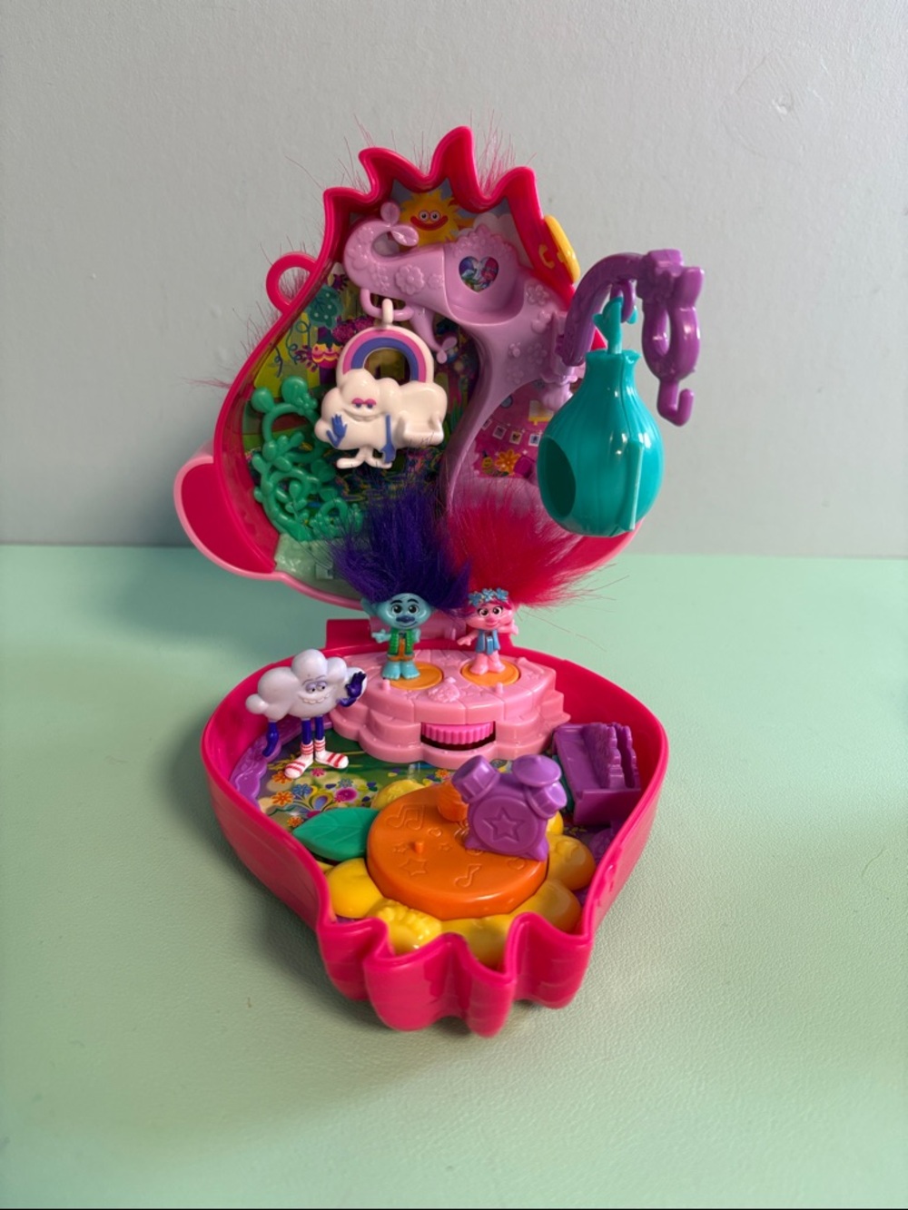 Polly Pocket DreamWorks Trolls Compact Playset, Poppy & Branch Dolls, Kids Toy